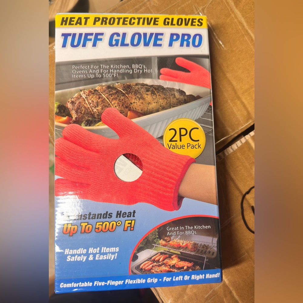Heat Protective Gloves - 2PC Set in Red